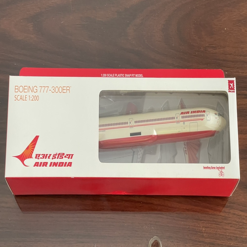Hogan 1/200印度航空波音777-300ER飞机模型，二手商品不退不换。