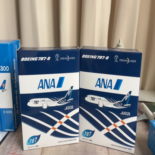 jc 1:400 ana B787-8 JA801A和JA802A，未开盒展示。静态飞机模型
