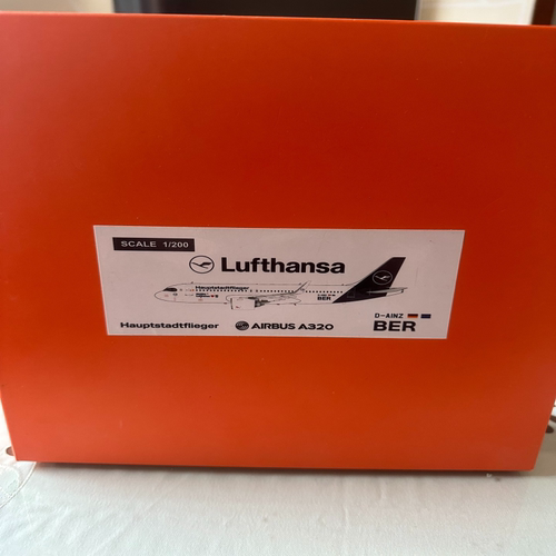 Jcwings 1/200 德国汉莎航空 A320neo 、机腹有块小瑕疵 300出不