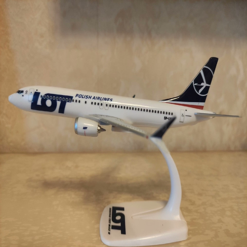 波兰航空飞机模型，LOT POLISH AIRLINES，型号: 波音737 MAX8，