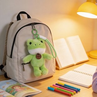 可爱小青蛙公仔包包挂件书包挂件女生高级感小众上课可玩小玩偶