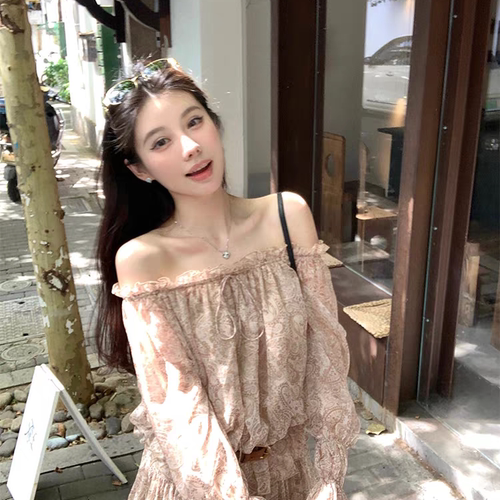 VASSE美蟹 度假感一字领印花雪纺松紧上衣女秋高腰短裙腰果花套装