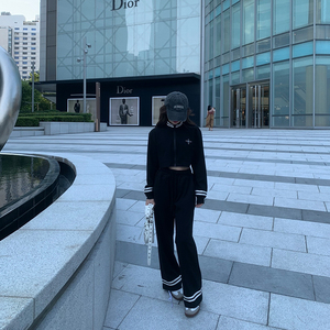 are U shop【福利清仓5折】条纹绣花运动套装女高级感复古两件套