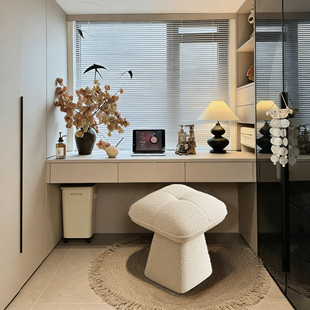 奶油风网红梳妆凳高级简约主卧梳妆台凳子家用设计师款旋转化妆凳