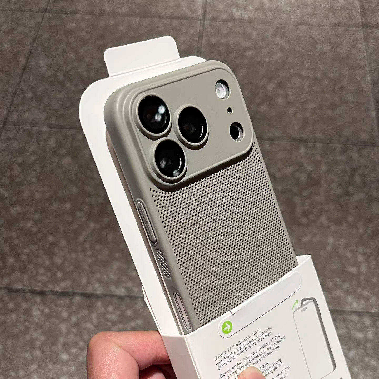 iPhone轻薄网孔散热全包手机壳