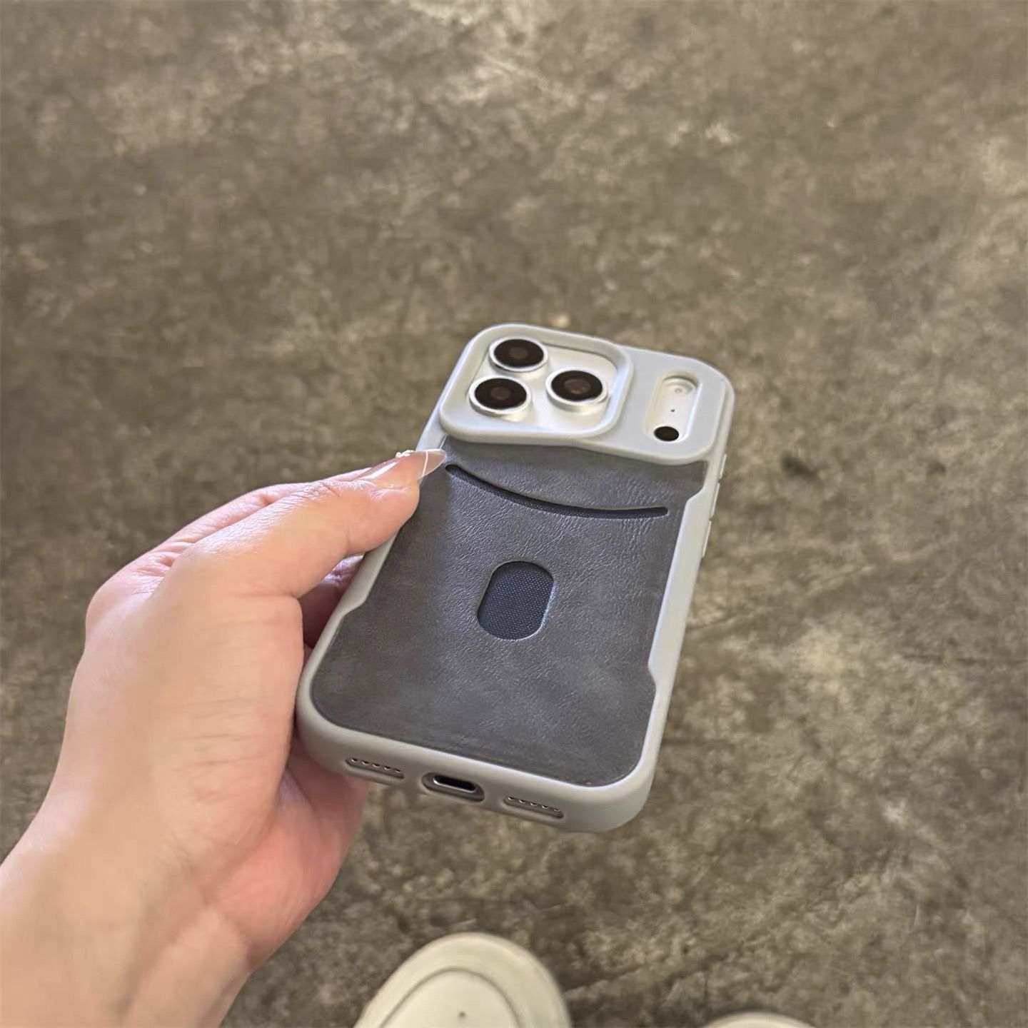 苹果硅胶隔层卡包手机壳
