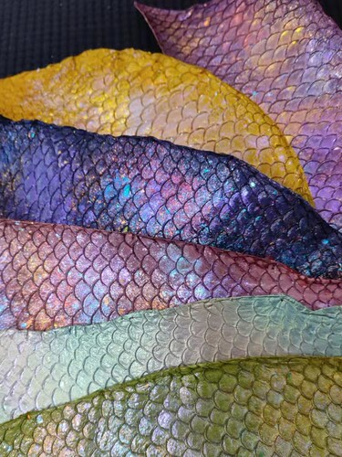 特效皮料闪光火彩鲤鱼皮料人鱼姬幻彩手机壳定制皮料洒金艺术效果