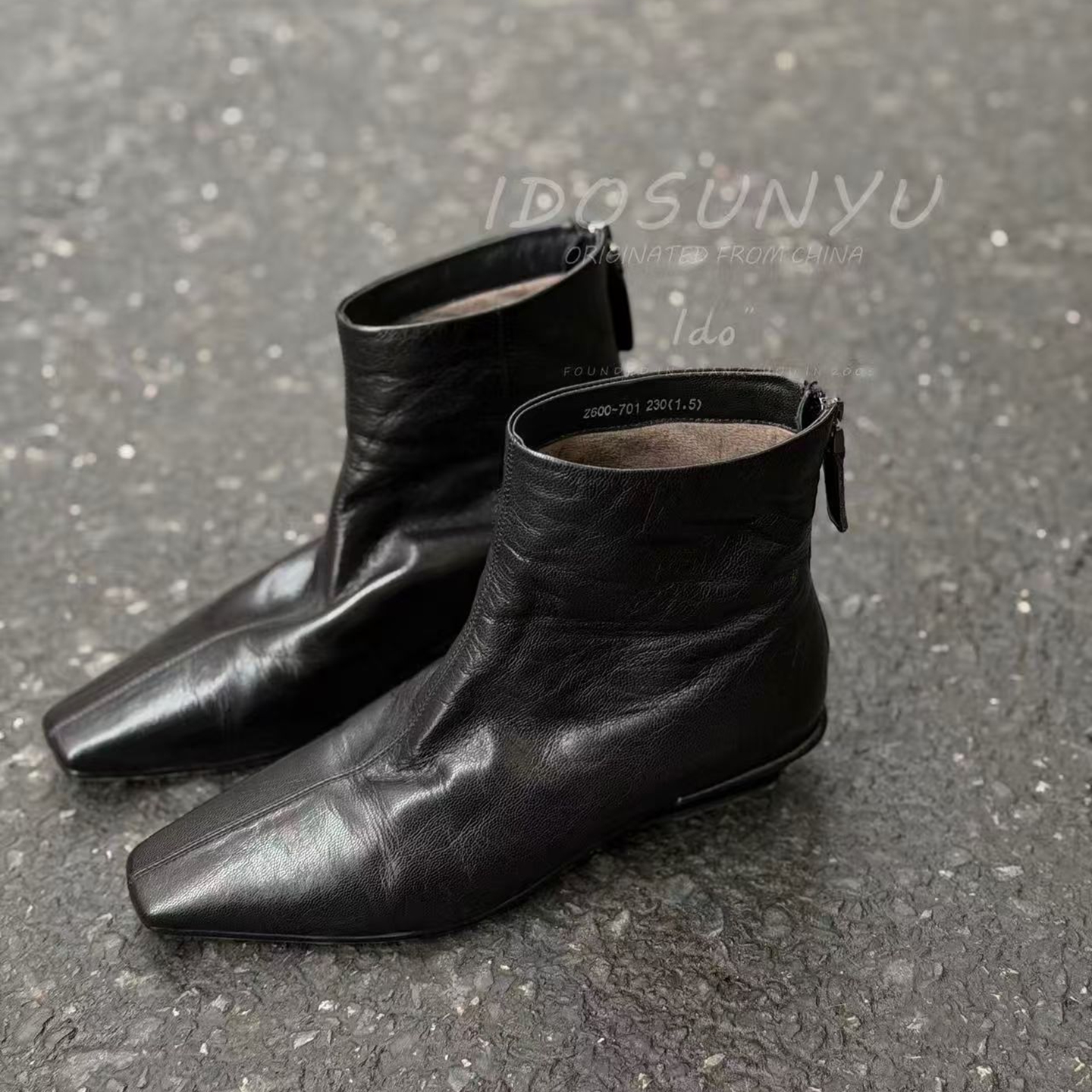 牛方头绒里后拉链粗跟时装短靴