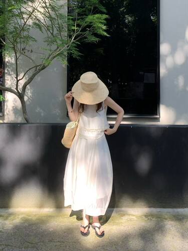 ENJOYABLE氛围感韩系轻薄飘逸感花苞半裙加无袖绑带上衣两件套装