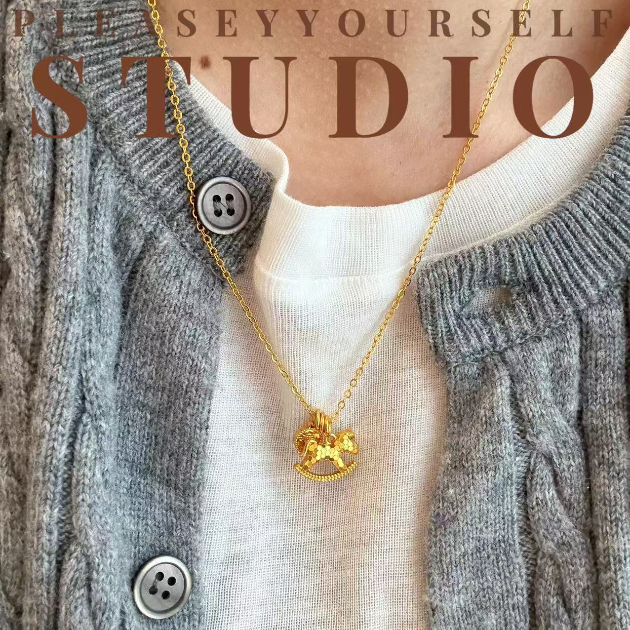 「马上有钱」夏苒原创设计金色小马钱币款马上有钱项链