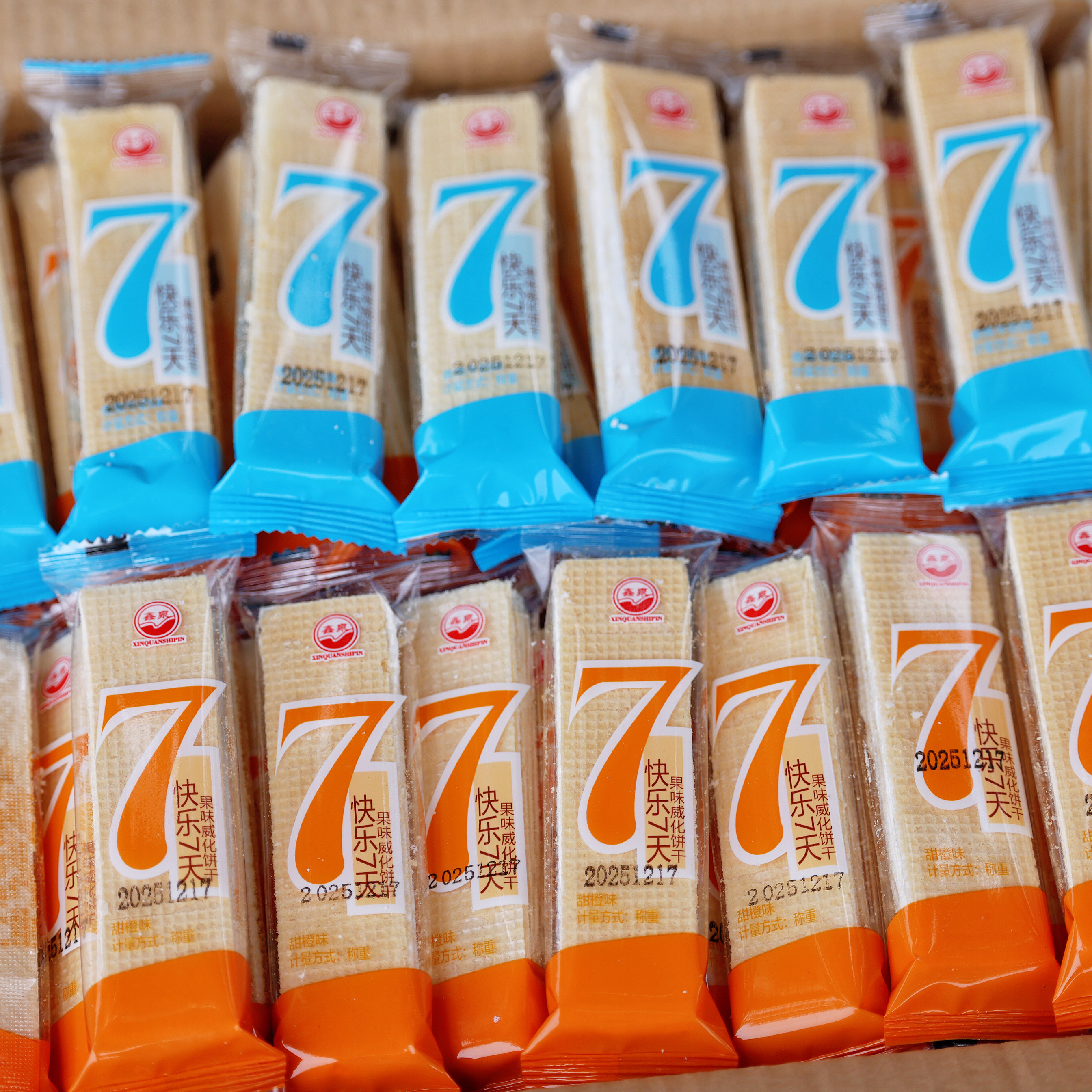 快乐7天果味威化饼干夹心香蕉牛奶味甜橙休闲老式独立包装零食