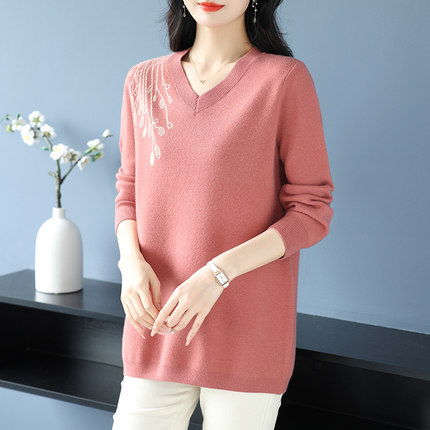 V领毛衣女秋冬纯色绣花中长款遮屁股上衣宽松大码针织打底衫内搭