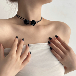 黑色玫瑰花项链女颈链choker锁骨链配饰精致高级感饰品2024新款