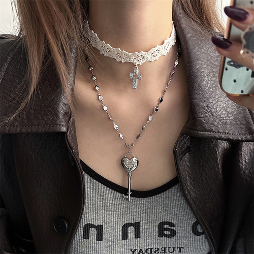 甜酷白色蕾丝十字架绑带叠戴项链