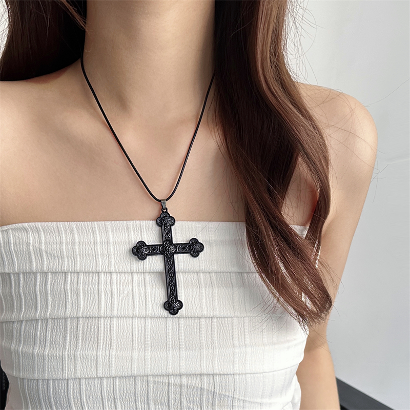 简约暗黑风十字架吊坠项链