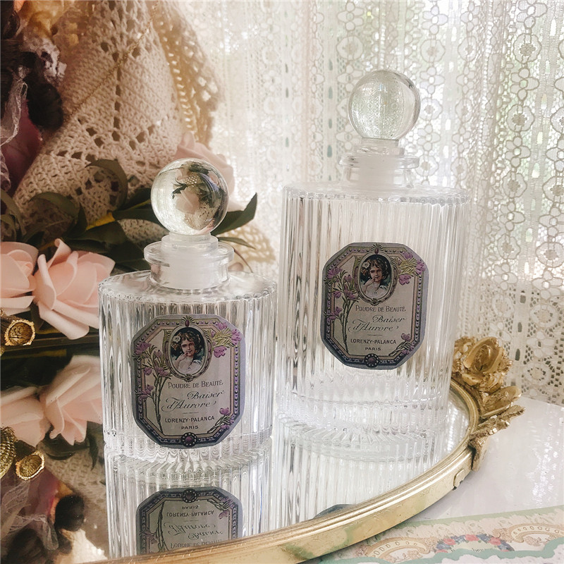 香水瓶香薰瓶分装瓶法国老标签玻璃瓶复古摆件玫瑰拍照背景艺术