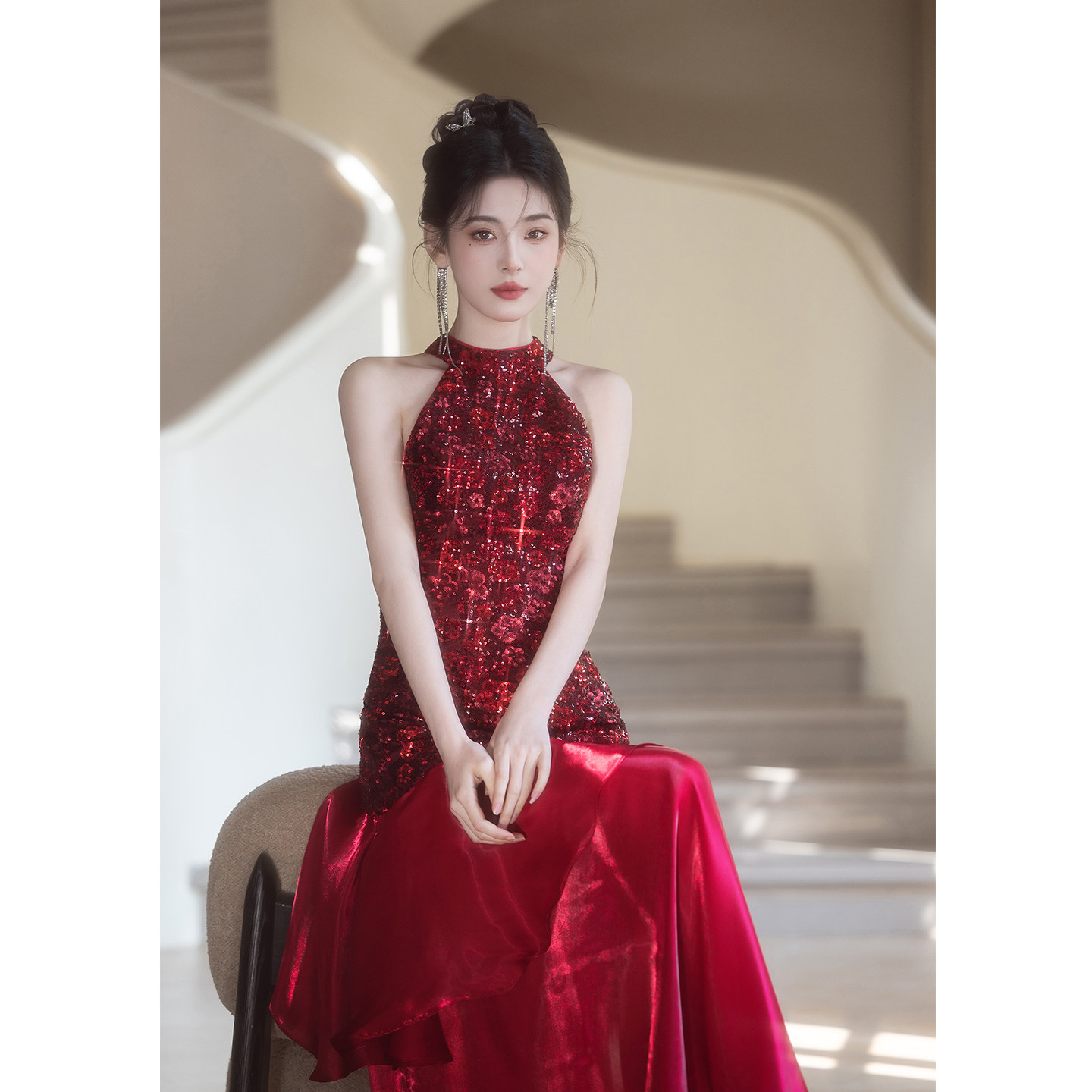挂脖新娘敬酒服女高级感亮片订婚连衣裙宴会气质主持人晚礼服轻奢图片