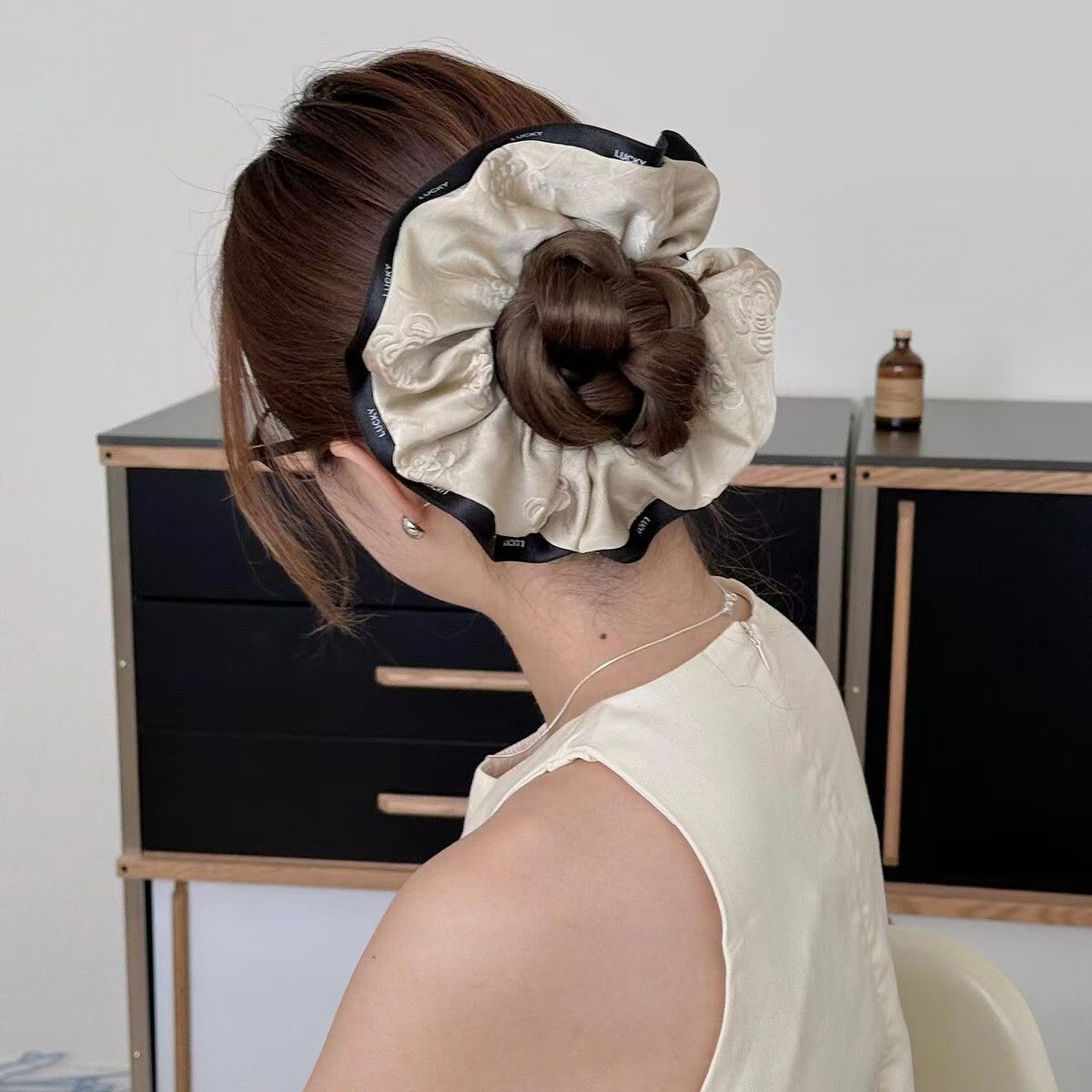 法式时尚气质黑白色满山茶花大肠发圈高级感头圈发绳气质扎头皮筋