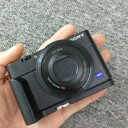 新款 索尼黑卡RX100M5手柄 真皮 防滑 SONY rx100V M2 M3 M4 通用