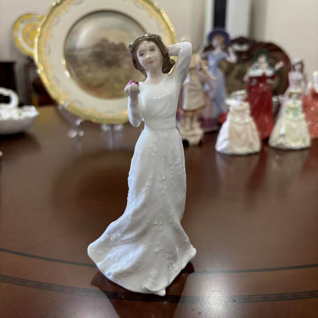 Royal Doulton 皇家道尔顿 1992年 With Love 手工瓷偶瓷美人摆件
