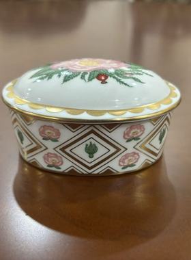 Royal Crown Derby 皇家皇冠德比 1991年野玫瑰描金首饰盒 瓷摆件
