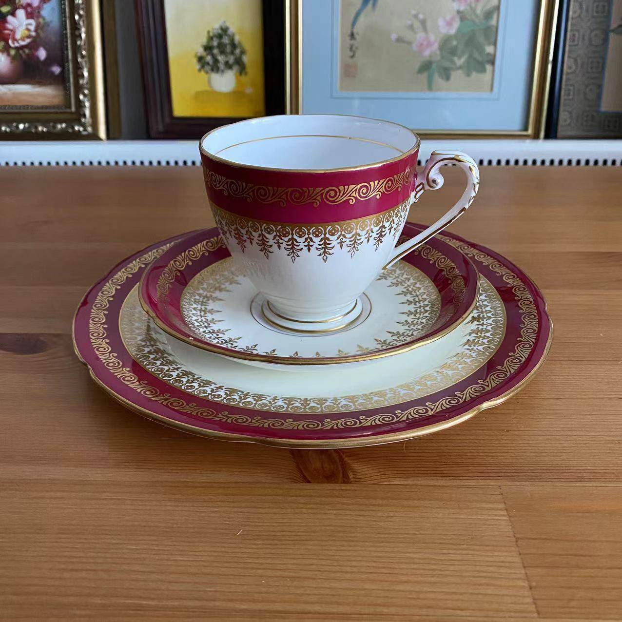 Royal Grafton 皇家格拉夫顿 50年代 Balmoral 摄政红描金咖啡杯