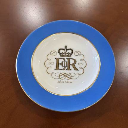 Wedgwood 韦奇伍德 1977 皇家银禧纪念碟 伊丽莎白女王徽章收藏盘