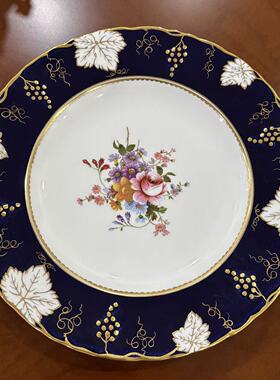 Royal Crown Derby 皇冠德比 1978年葡萄藤蔓 描金钴蓝花卉收藏盘