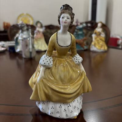 Royal Doulton 皇家道尔顿 1963年瓷娃娃 Coralie 科拉莉收藏瓷偶
