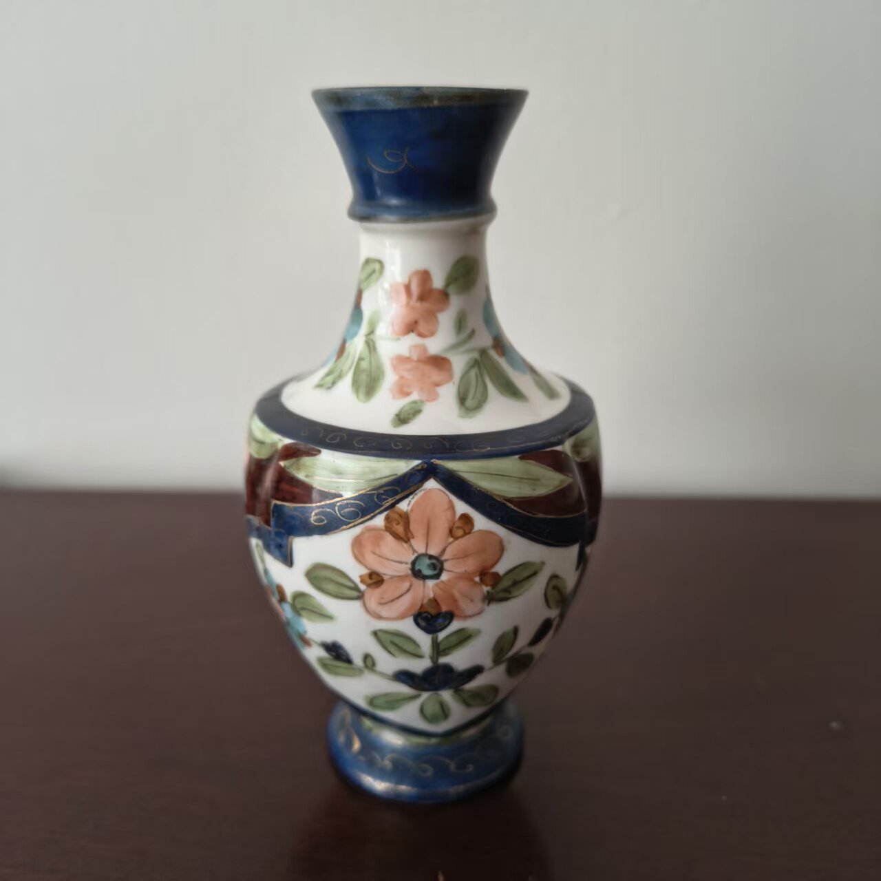 西洋瓷器收藏 中古装饰手绘花瓶摆件 彩绘花卉纹饰瓷瓶