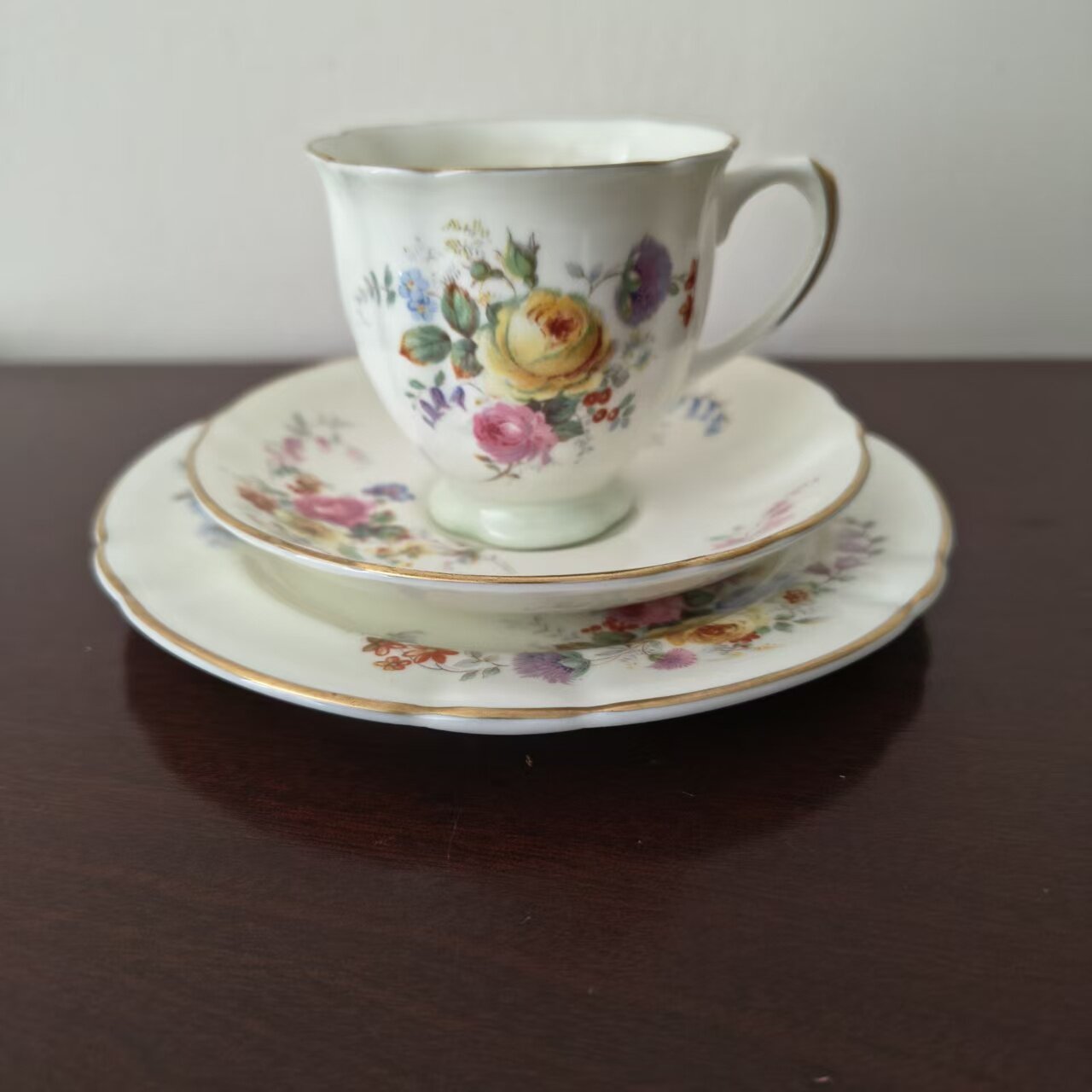 Royal Doulton 皇家道尔顿 Maytime 五月时间花卉描金装饰咖啡杯