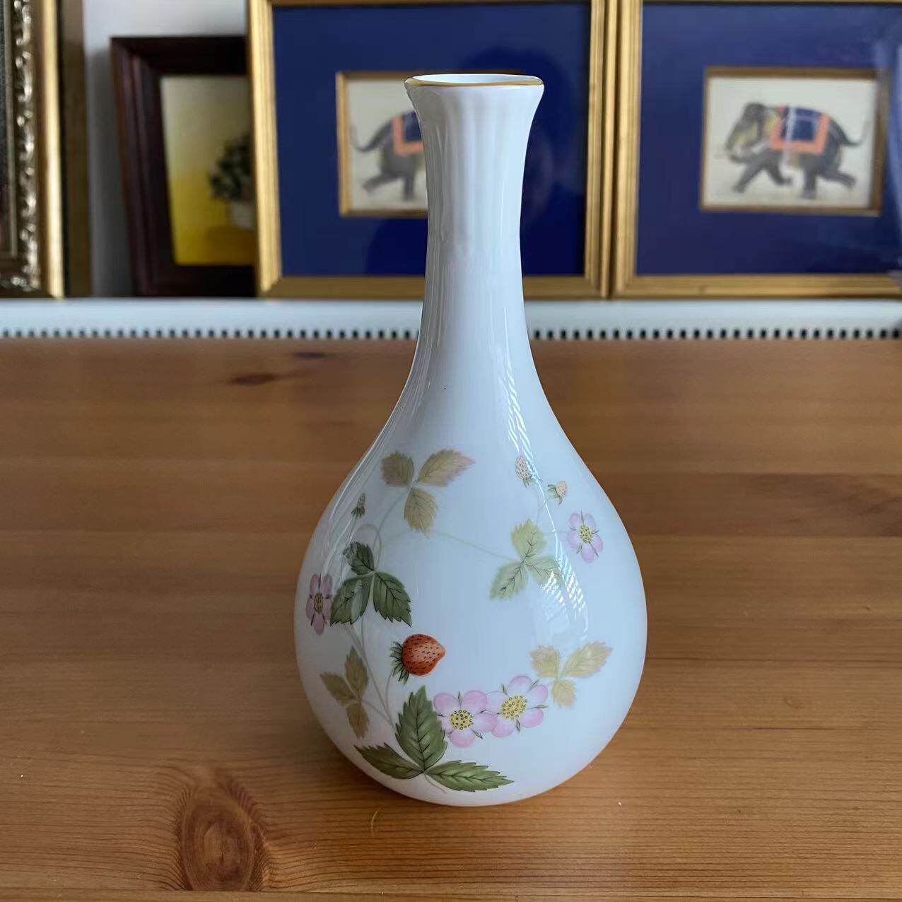 wedgwood韦奇伍德 wild strawberry 英国野草莓描金花瓶 骨瓷瓷瓶