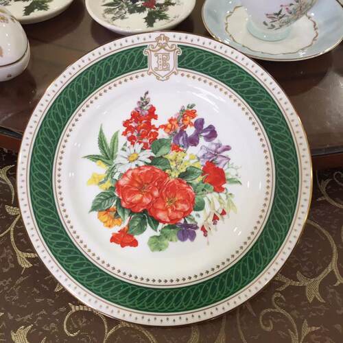 Royal Crown Derby 皇家皇冠德贝 1985年女王母亲生日花束纪念盘