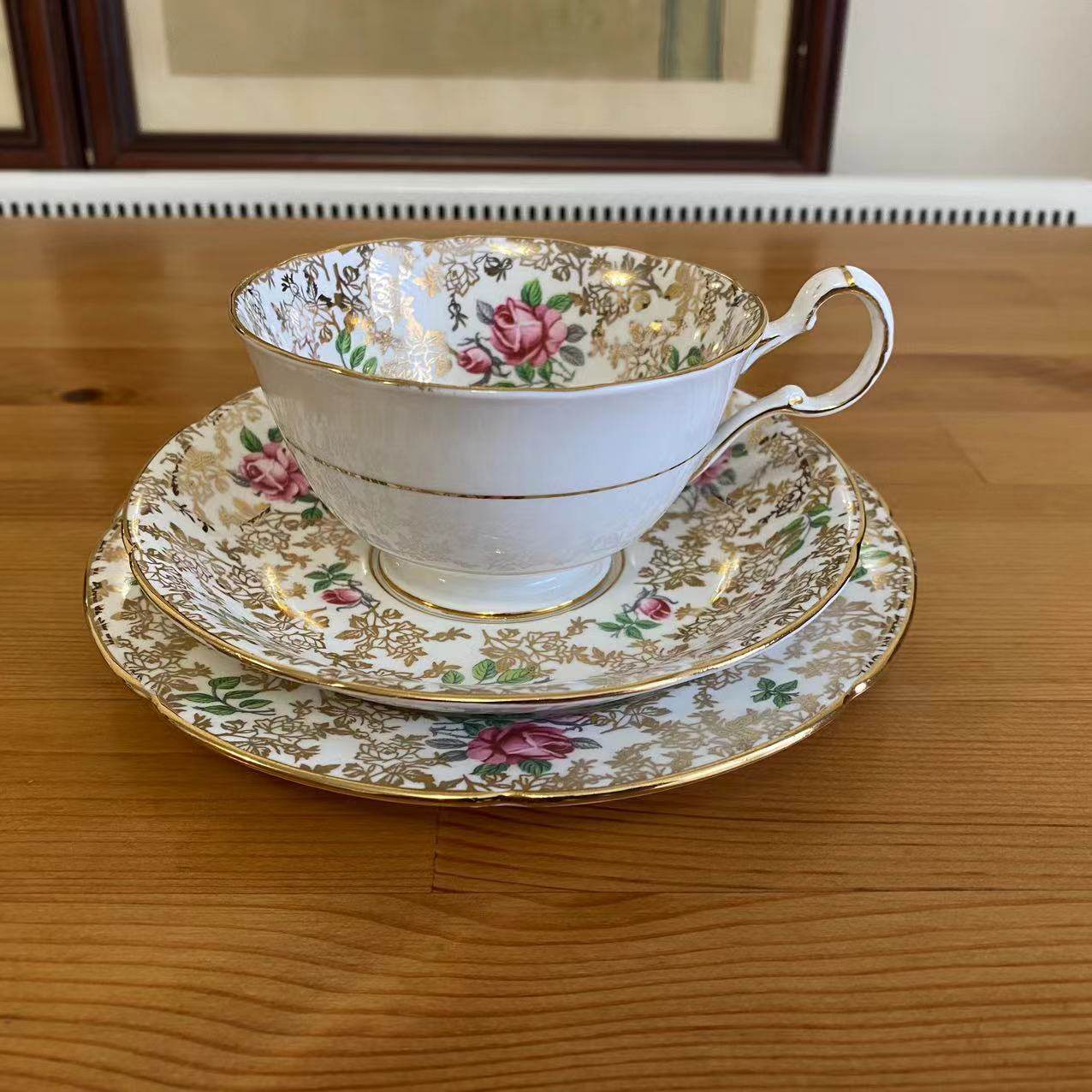 Royal Grafton 皇家格拉夫顿蕾丝纹饰收藏咖啡杯 50年代广口茶杯