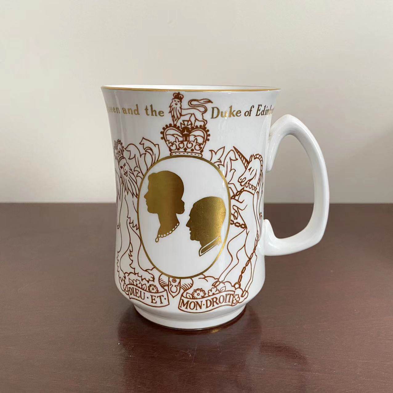 Crown Staffordshire 1972年 英国女王银婚纪念马克杯 描金收藏杯