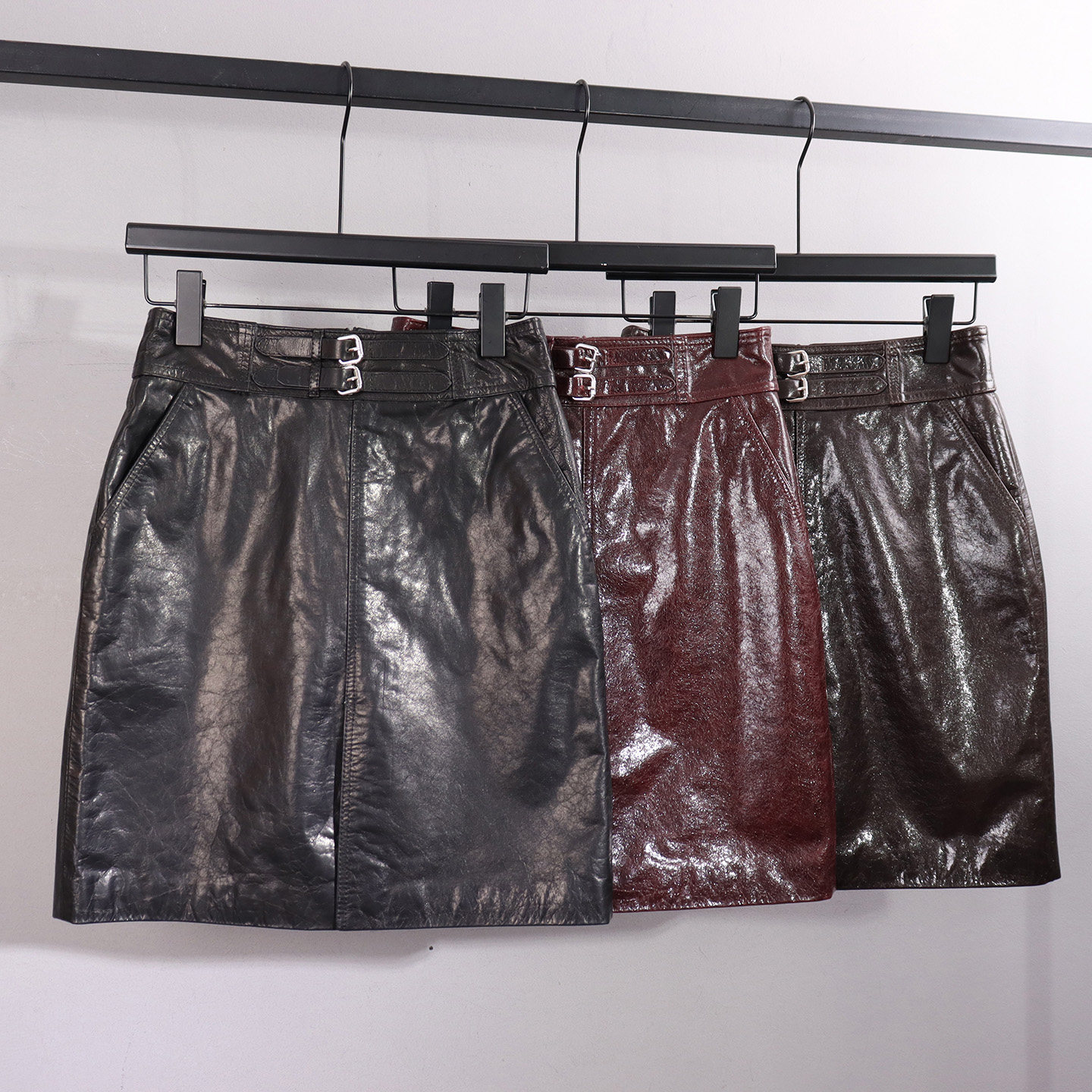 轻奢风时尚新款真皮皮裙女短款双扣带A字半身裙显瘦百搭酷感皮裙