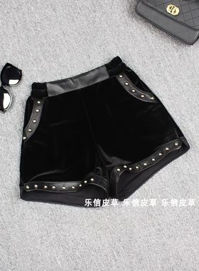 欧货2022春秋新款绵羊皮拼接金丝绒短裤女松紧腰真皮铆钉热裤靴裤