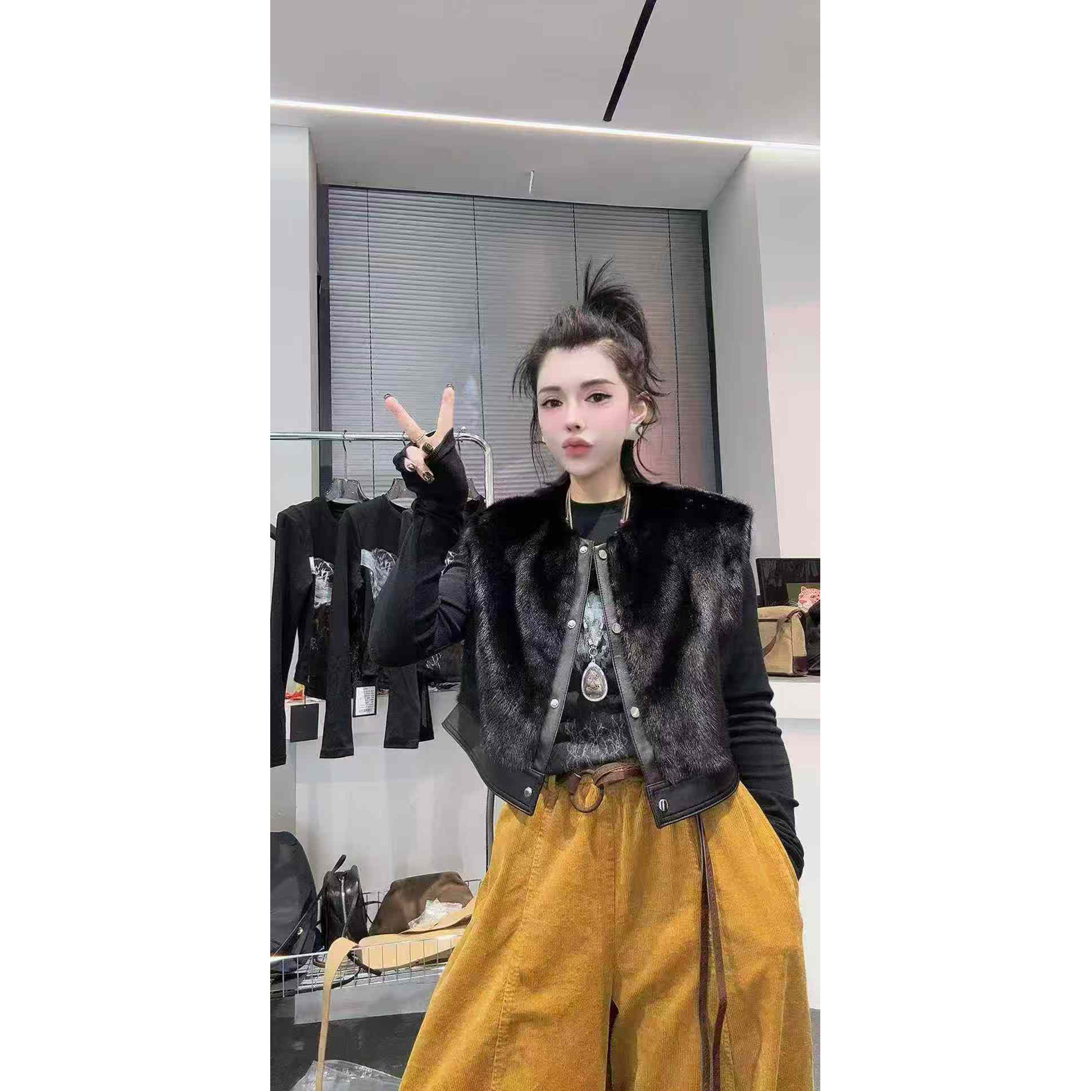 新款貂皮马甲女短款单排扣水貂毛绵羊皮皮毛一体皮草坎肩气质外套