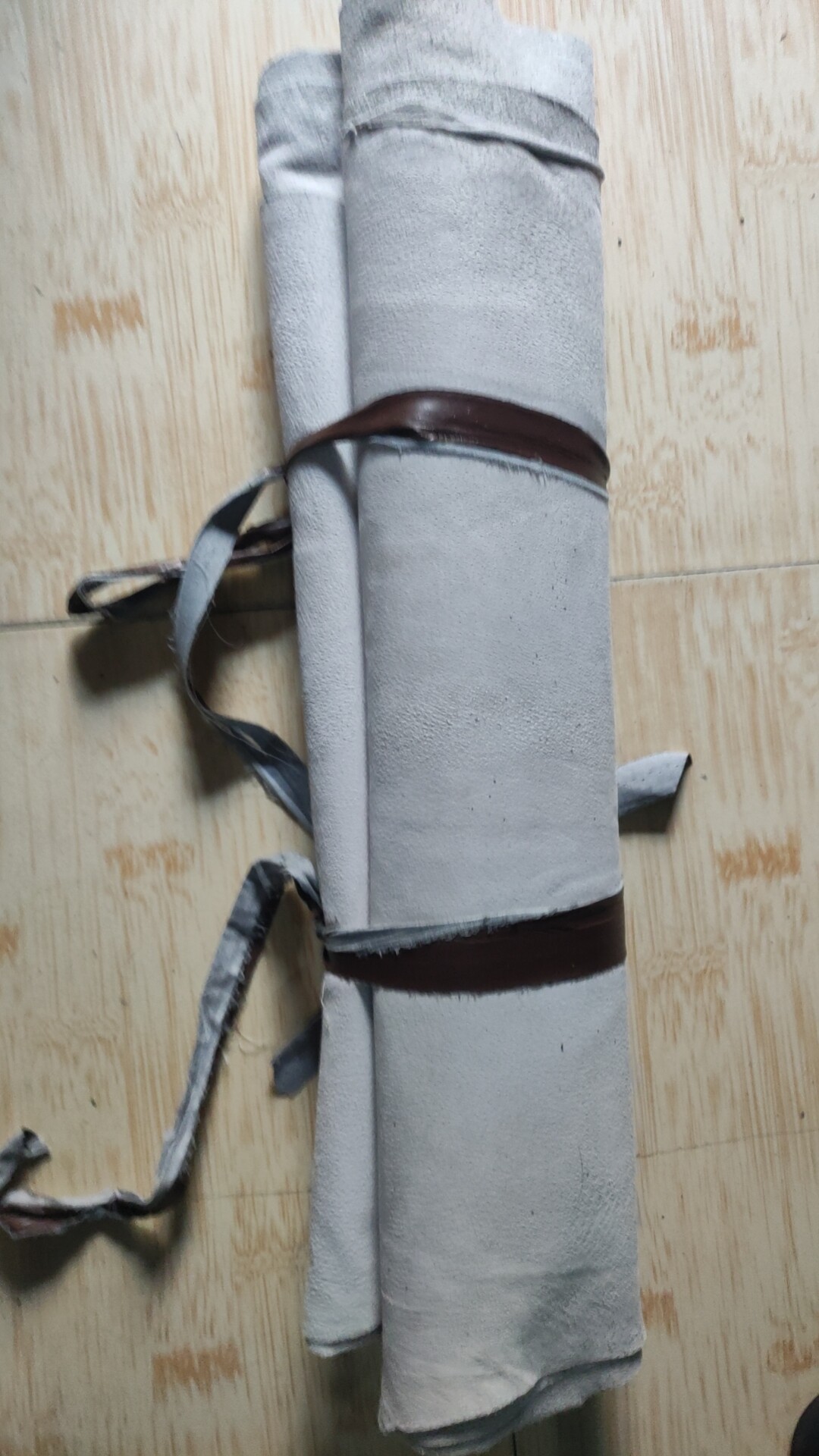 白色二层猪里皮2.3元一尺鞋内里料手工diy每张有12-23平方英尺