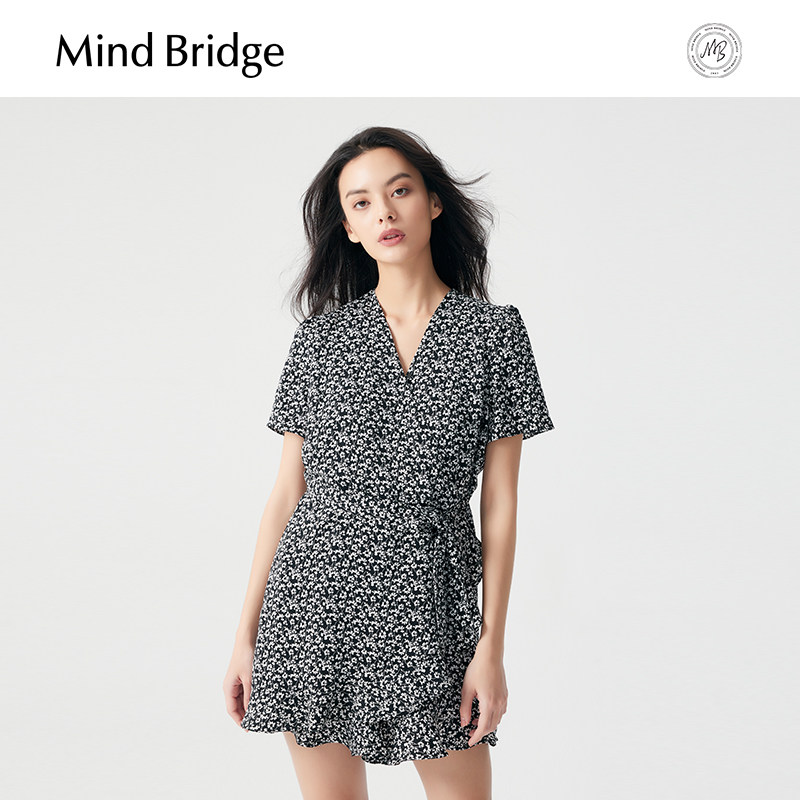Mind Bridge2025夏设计感短款碎花裙女士V领连衣裙收