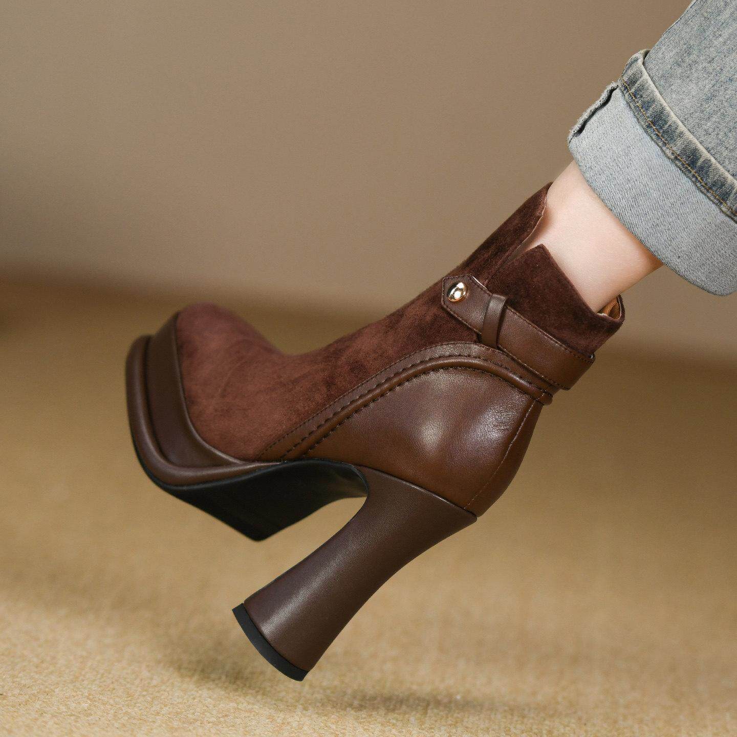 棕色优雅方头高跟鞋女秋冬款磨砂真皮防水台皮带扣粗跟短靴女12cm