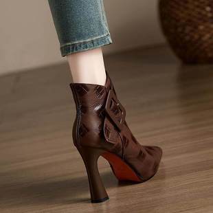 修悦手工女鞋 10cm小个子防水台高跟短靴复古压花羊皮V口切尔西靴