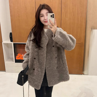 巨好看的2025秋冬新款双排扣麂皮绒羊羔毛皮毛一体加厚大衣外套女
