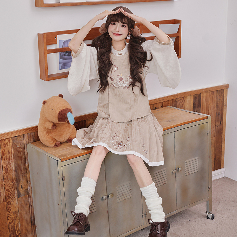 汉尚华莲[春日豚豚]原创琵琶袖明制汉服女改良马面裙水豚刺绣套装