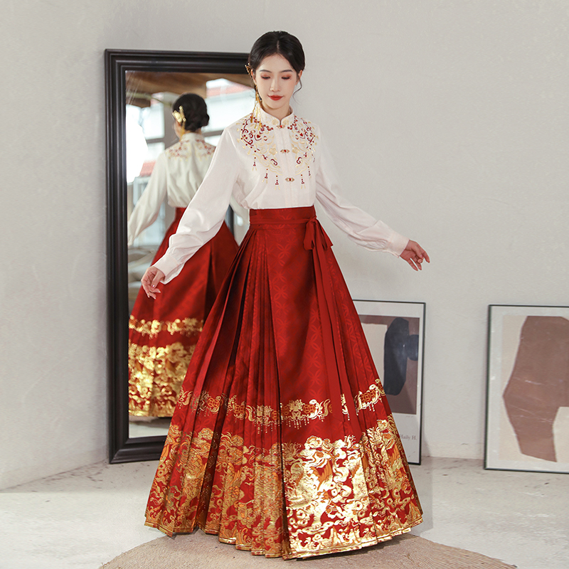 汉尚华莲嬉嬉貔貅马面裙婚服套装