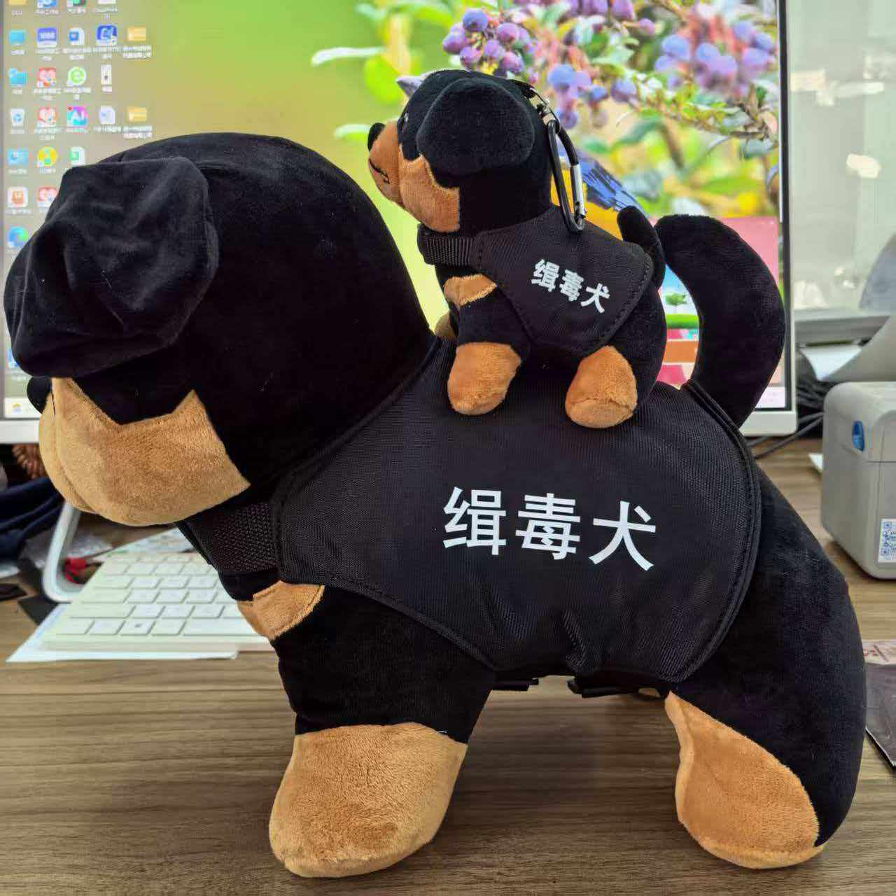 缉毒警犬毛绒公仔禁毒日宣传品