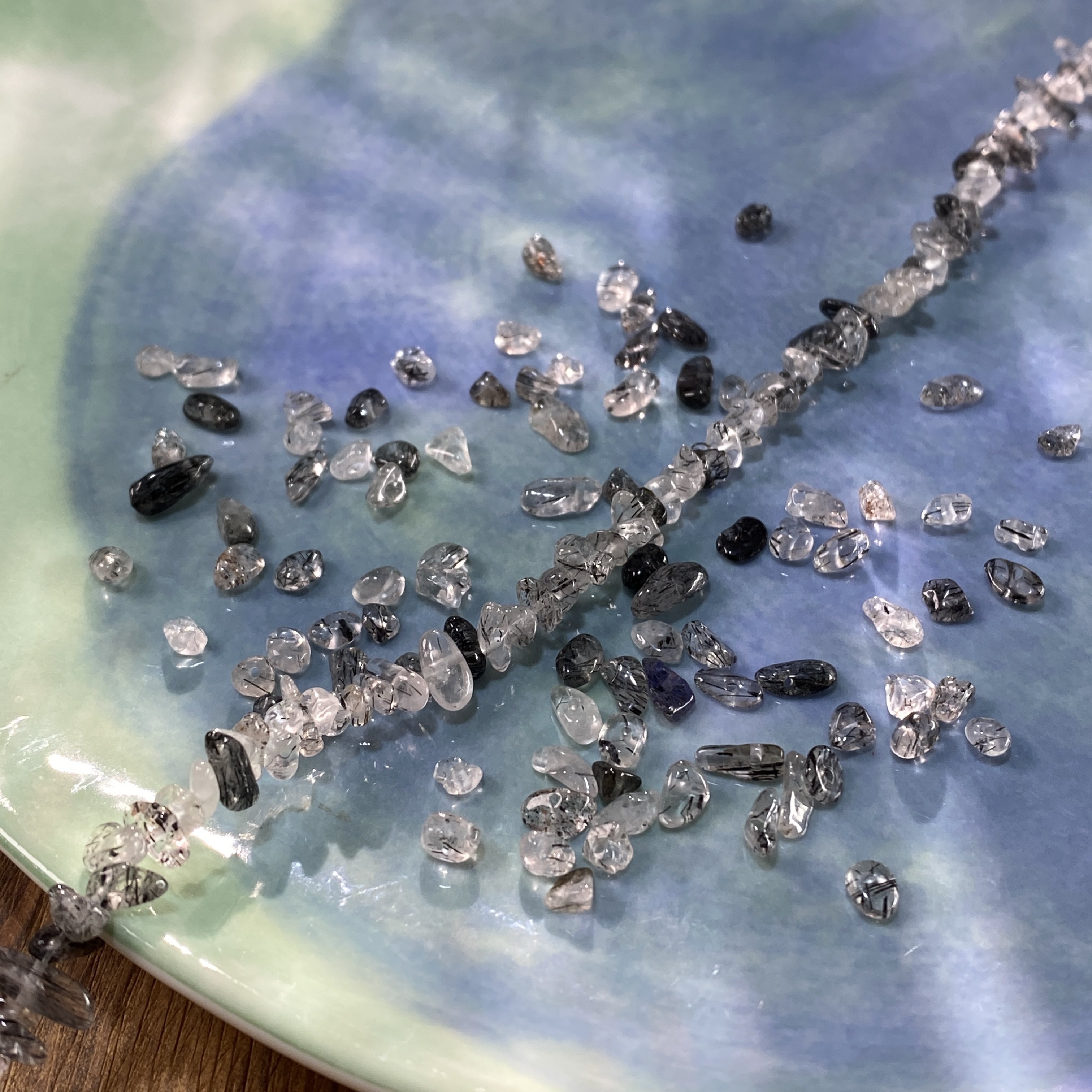 天然巴西黑发晶3*5mm有孔碎石手工diy串珠子手链项链饰品材料S110,饰品/流行首饰/时尚饰品新,其他DIY饰品配件,淘宝优惠券,粉丝福利购,淘宝优惠卷