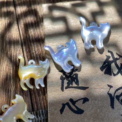 天然白黄蝶贝立体雕刻小猫咪吊饰diy发簪璎珞吊坠项链配件材料B28