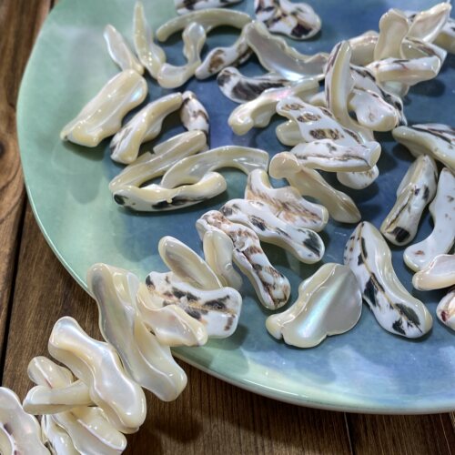 天然马蹄螺碎片30*10mm碎片散珠手工diy串珠手链饰品配件材料S856