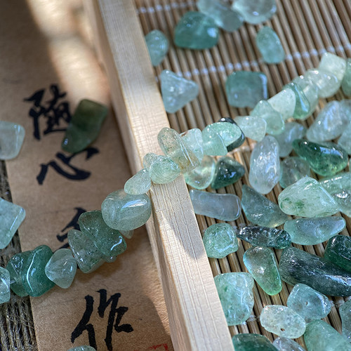天然绿草莓晶5*8mm有孔碎石手工diy串珠手链项链饰品配件材料S52